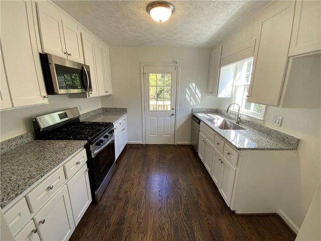 294 Farm Ridge NE Drive, Woodstock, GA 30188