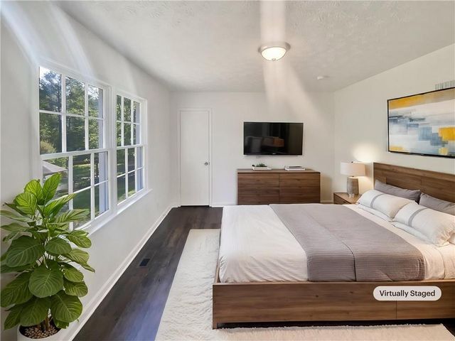 294 Farm Ridge NE Drive, Woodstock, GA 30188