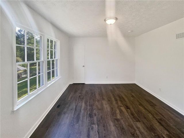 294 Farm Ridge NE Drive, Woodstock, GA 30188