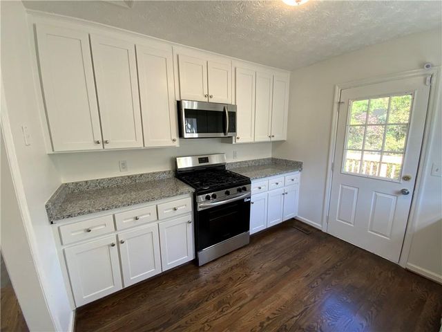 294 Farm Ridge NE Drive, Woodstock, GA 30188