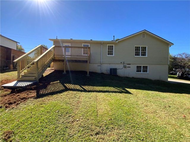 294 Farm Ridge NE Drive, Woodstock, GA 30188