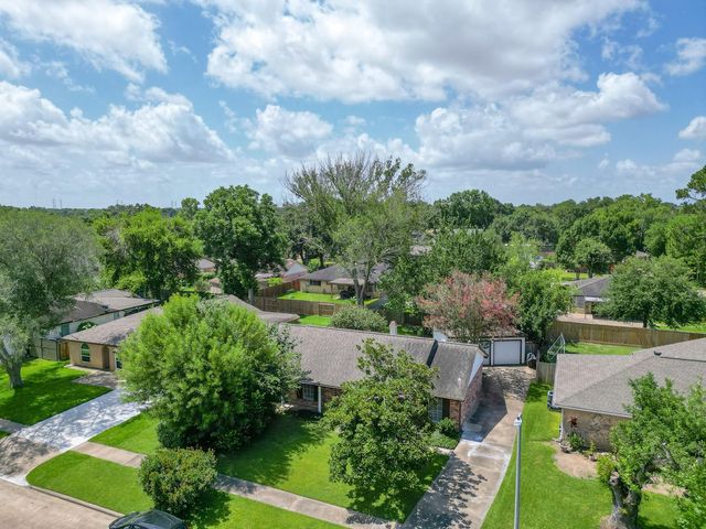 12211 Plumpoint Drive, Houston, TX 77099