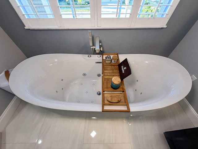 1881 RIVEREDGE DRIVE, Tarpon Springs, FL 34689