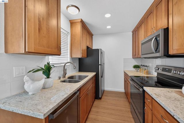 74 PETERS AVE, Pleasanton, CA 94566