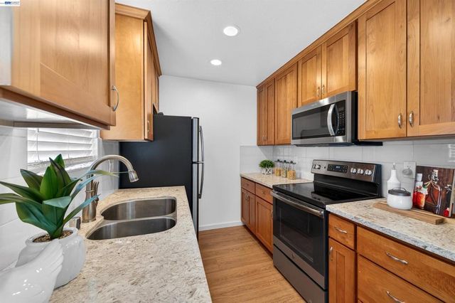 74 PETERS AVE, Pleasanton, CA 94566