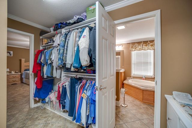 361 Le Village Dr, Larose, LA 70373