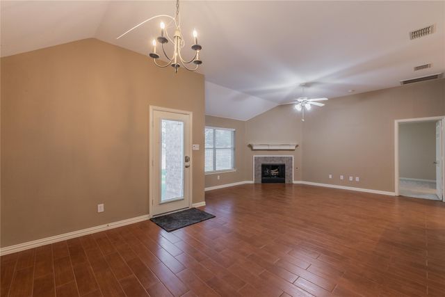 7801 Quiet Waters Drive, Arlington, TX 76016