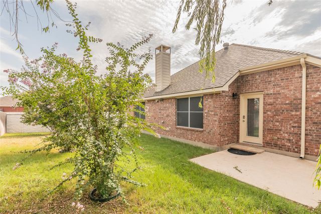 7801 Quiet Waters Drive, Arlington, TX 76016