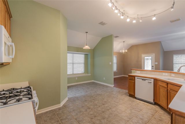 7801 Quiet Waters Drive, Arlington, TX 76016
