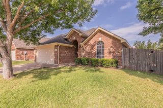 7801 Quiet Waters Drive, Arlington, TX 76016