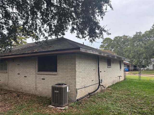 4906 Hollybrook Lane, Houston, TX 77039