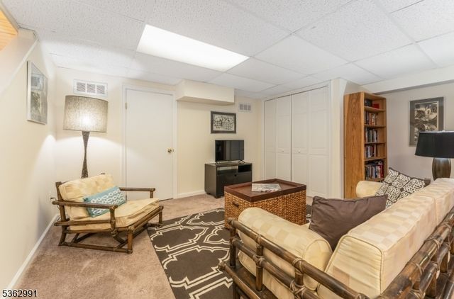 303 Knoll Way, Rocky Hill Boro, NJ 08553