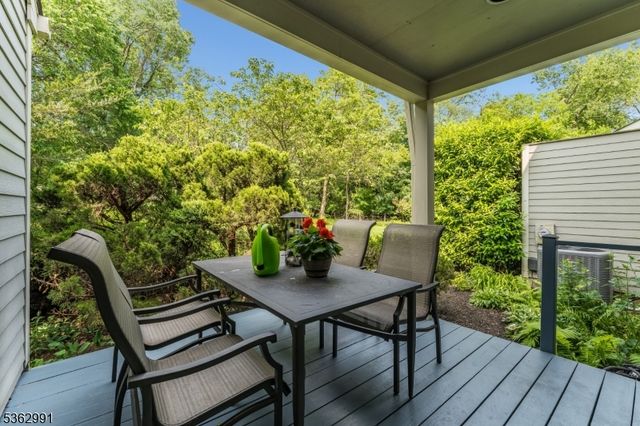 303 Knoll Way, Rocky Hill Boro, NJ 08553