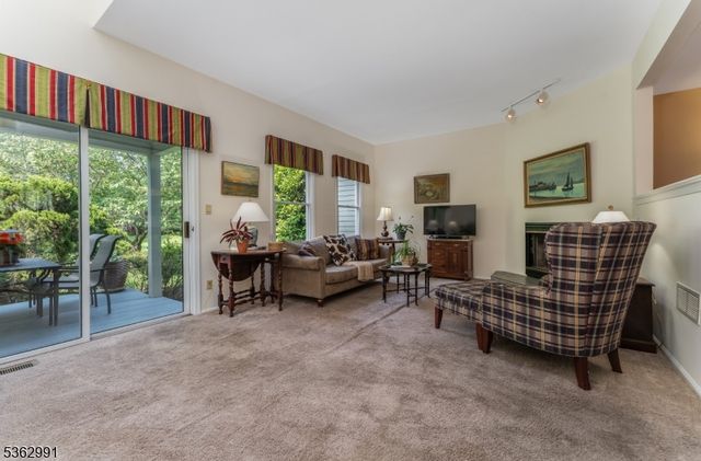 303 Knoll Way, Rocky Hill Boro, NJ 08553