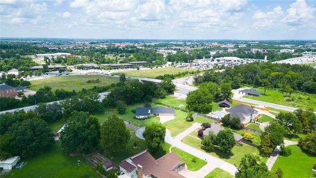 4606 W Centre Court, Rogers, AR 72758