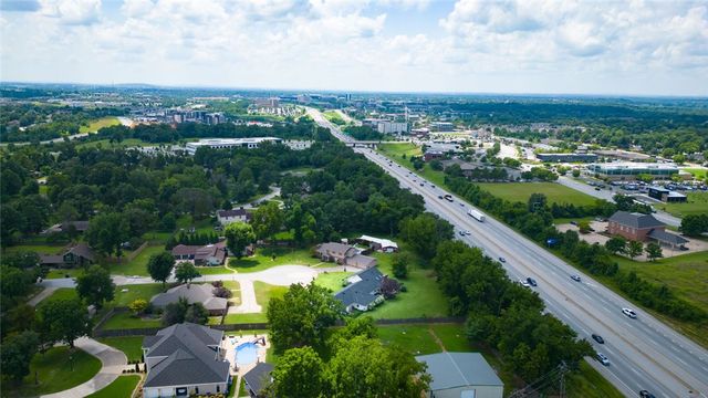 4606 W Centre Court, Rogers, AR 72758