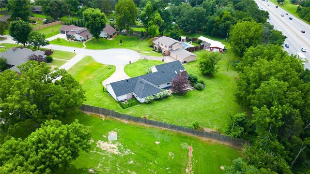 4606 W Centre Court, Rogers, AR 72758
