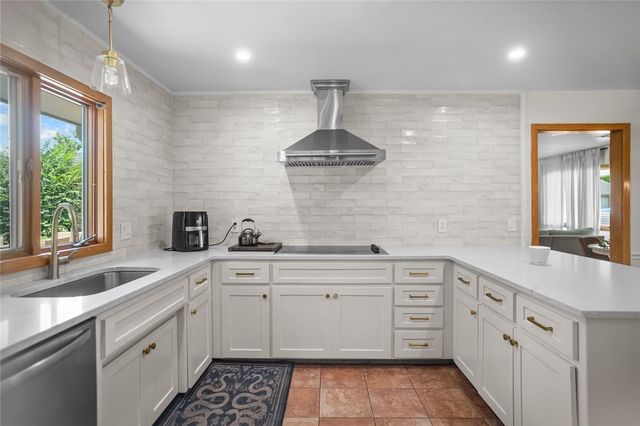 4606 W Centre Court, Rogers, AR 72758