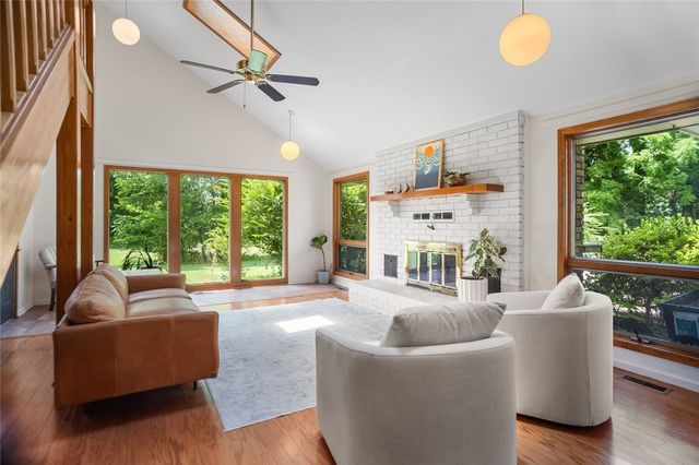 4606 W Centre Court, Rogers, AR 72758