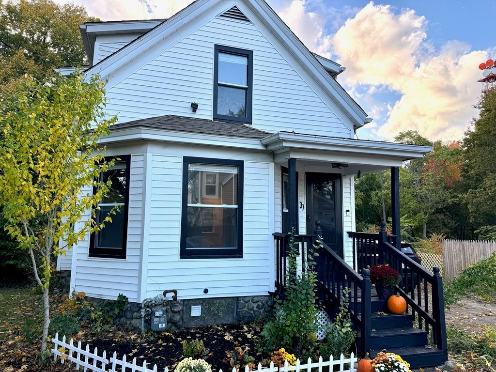 37 Hunt St, Brockton, MA 02302