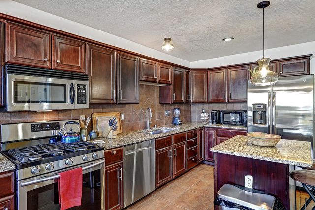 209 Hazeldine Avenue SW, Albuquerque, NM 87102