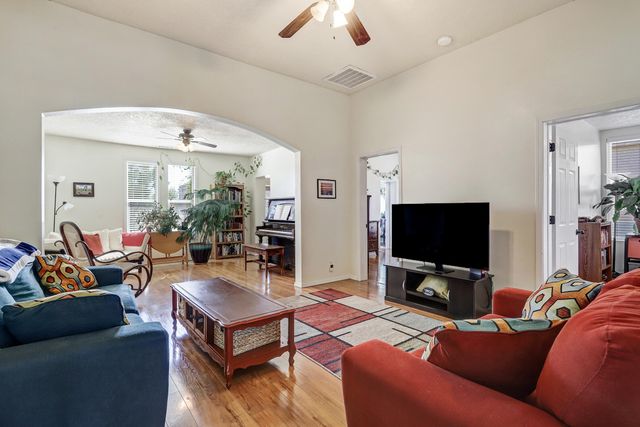 209 Hazeldine Avenue SW, Albuquerque, NM 87102