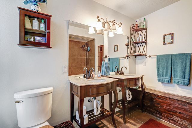 209 Hazeldine Avenue SW, Albuquerque, NM 87102