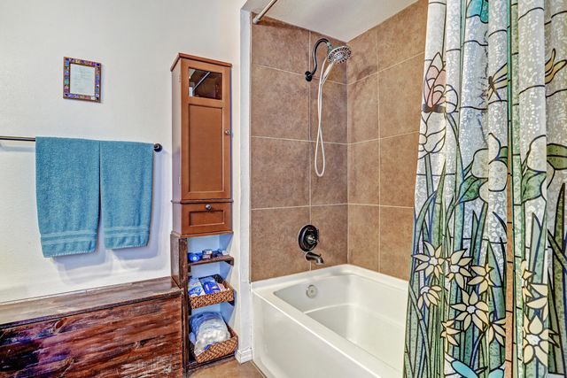 209 Hazeldine Avenue SW, Albuquerque, NM 87102