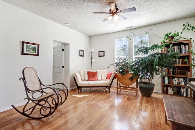 209 Hazeldine Avenue SW, Albuquerque, NM 87102