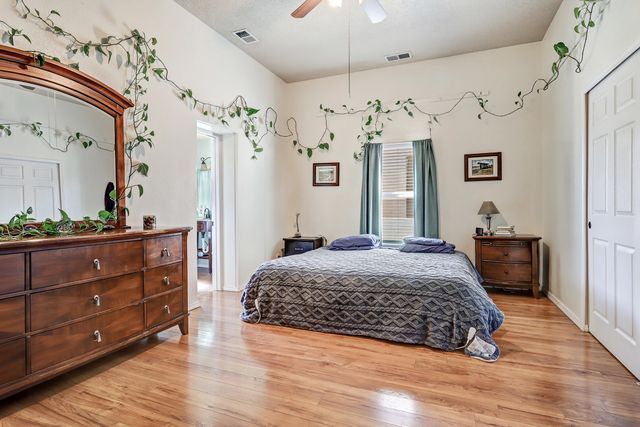 209 Hazeldine Avenue SW, Albuquerque, NM 87102