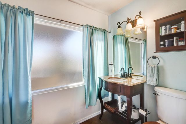 209 Hazeldine Avenue SW, Albuquerque, NM 87102