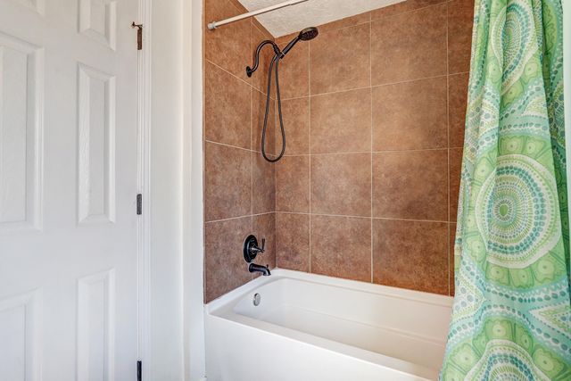 209 Hazeldine Avenue SW, Albuquerque, NM 87102