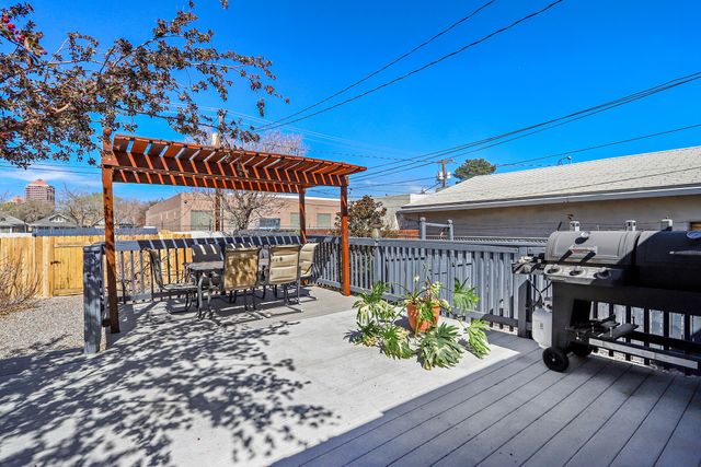 209 Hazeldine Avenue SW, Albuquerque, NM 87102