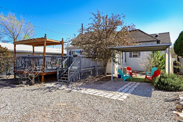 209 Hazeldine Avenue SW, Albuquerque, NM 87102