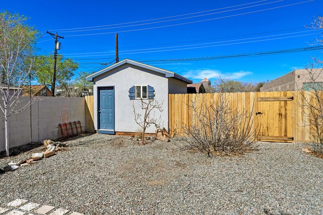 209 Hazeldine Avenue SW, Albuquerque, NM 87102