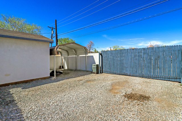 209 Hazeldine Avenue SW, Albuquerque, NM 87102