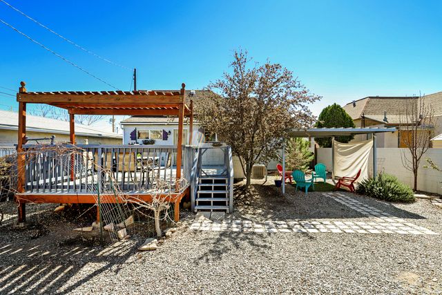 209 Hazeldine Avenue SW, Albuquerque, NM 87102