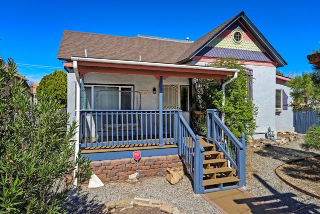 209 Hazeldine Avenue SW, Albuquerque, NM 87102