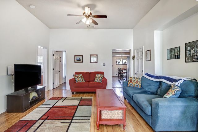 209 Hazeldine Avenue SW, Albuquerque, NM 87102