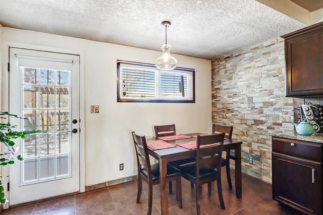 209 Hazeldine Avenue SW, Albuquerque, NM 87102