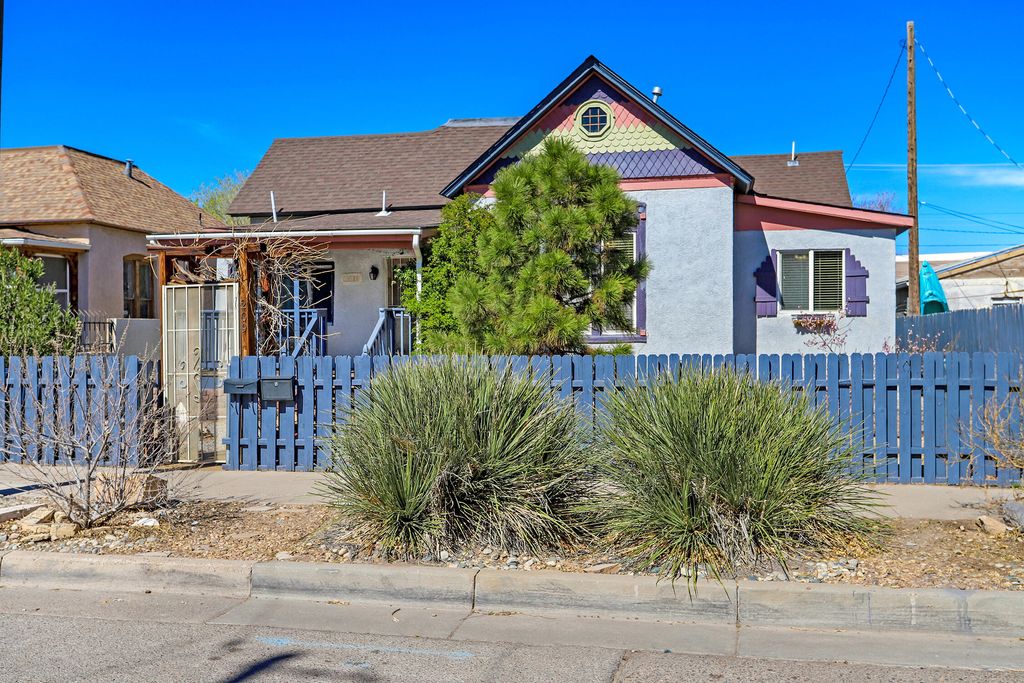 209 Hazeldine Avenue SW, Albuquerque, NM 87102