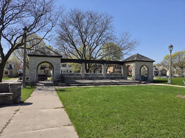 2961 72nd STREET, Milwaukee, WI 53210