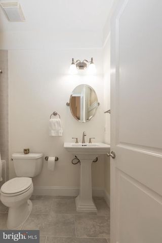 301 7TH ST NE, Washington, DC 20002