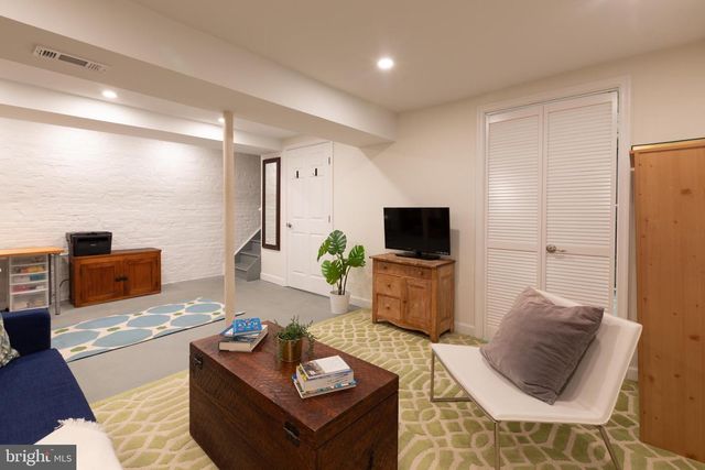 301 7TH ST NE, Washington, DC 20002