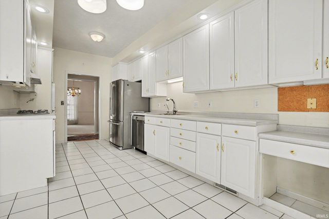 17558 Fox Valley Court, Granger, IN 46530