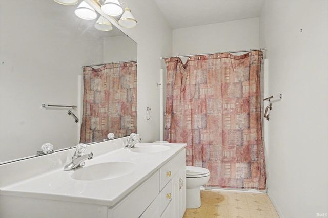 17558 Fox Valley Court, Granger, IN 46530