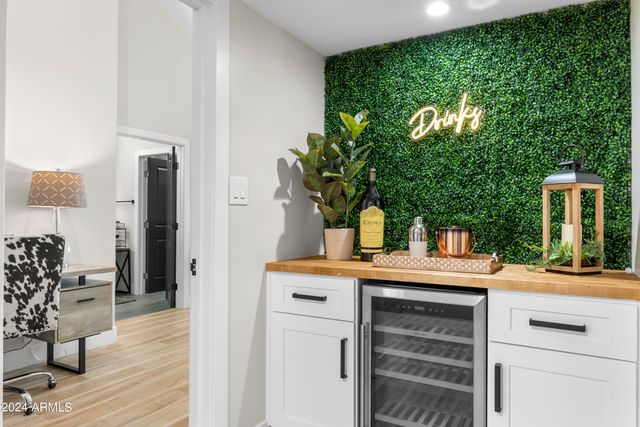 8025 E REDWING Road, Scottsdale, AZ 85250