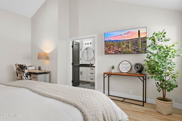 8025 E REDWING Road, Scottsdale, AZ 85250