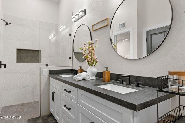 8025 E REDWING Road, Scottsdale, AZ 85250