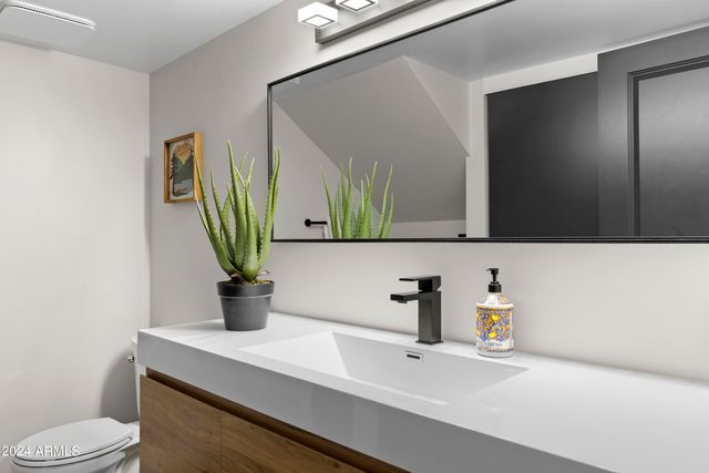 8025 E REDWING Road, Scottsdale, AZ 85250